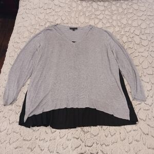 Lane Bryant women's top Gray / Black Sz plus 26 / 28 long sleeve